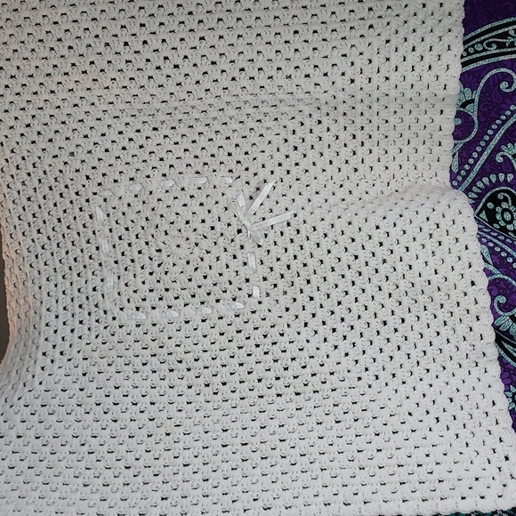 New!!  Blanket Handmade Scallop Crochet White Baby Blanket w Ribbon Bow - Picture 4 of 5